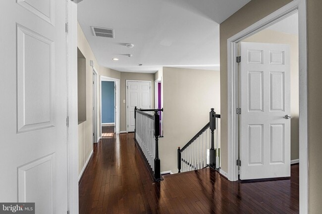 Building Photo - 206 Markham Ct