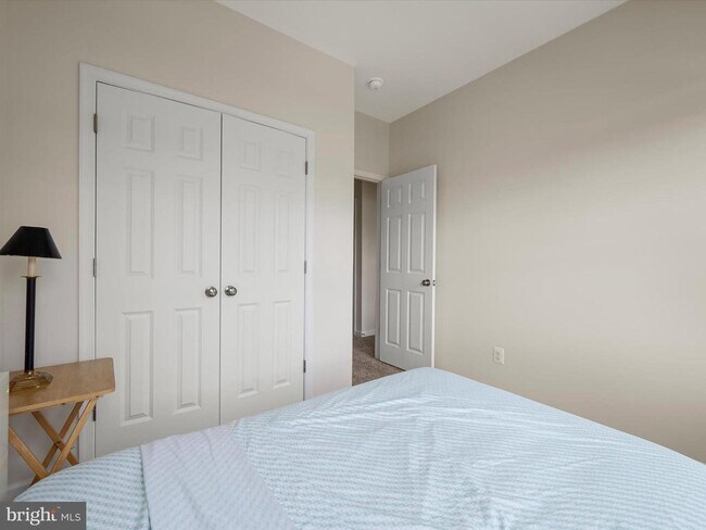 Building Photo - 113 Heyford Dr