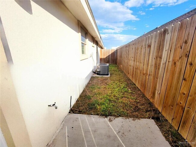 Building Photo - 11 Coyote Hls