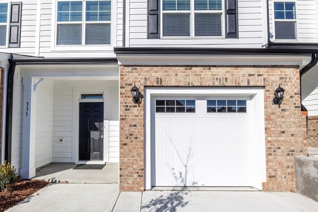 Building Photo - Updated Townhome with 1 Car Garage - close to Southpoint!