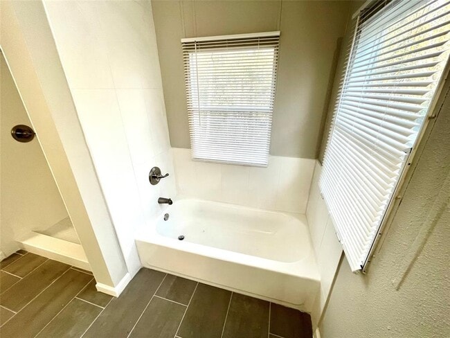 Building Photo - 128 Hall Dr S