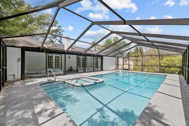 Building Photo - 11218 Creek View Dr