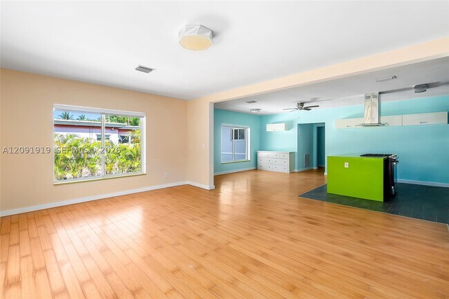 Building Photo - 1600 NE 110th Terrace