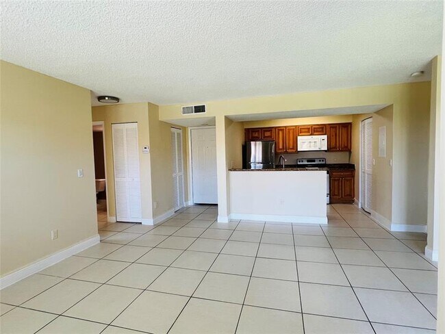 Building Photo - 1241 SW 46th Ave
