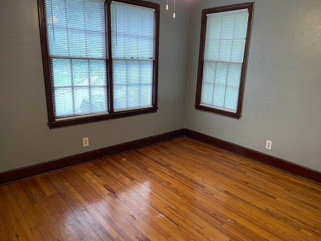 Building Photo - 1338 Colonial Dr