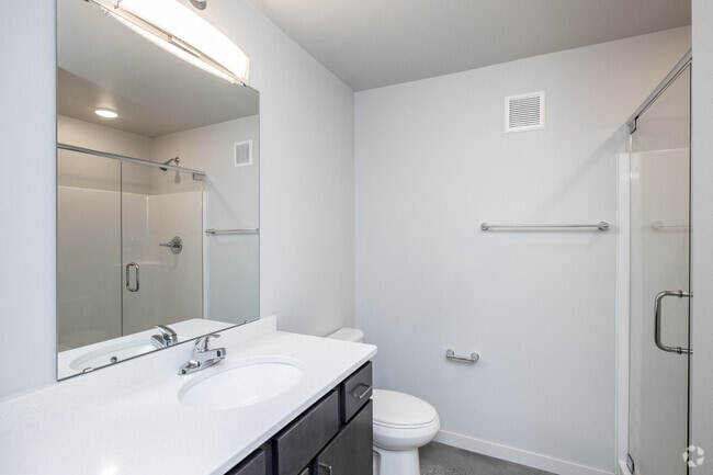 2BR, 2BA - 1,014SF - Primary Bathroom - Gateway North