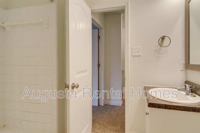 Building Photo - 2905 Arrowhead Dr