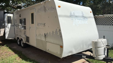 Building Photo - 622 N Beach St