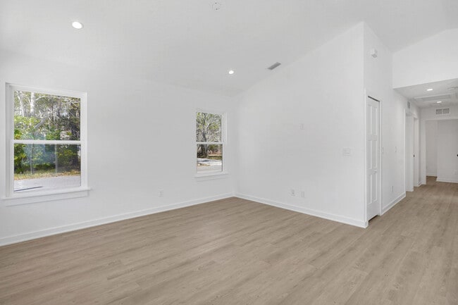 Building Photo - 988 W 9th St