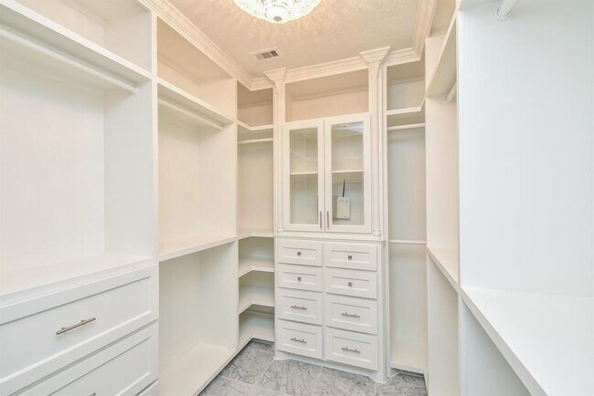 Building Photo - 4526 Lakeside Meadow Dr