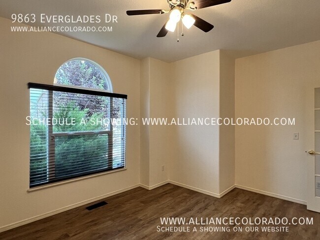 Building Photo - 9863 Everglades Dr