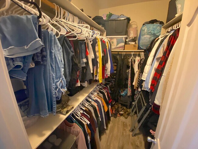 Building Photo - Northeast El Paso 3 bed with Refrig A/C and Solar Panels