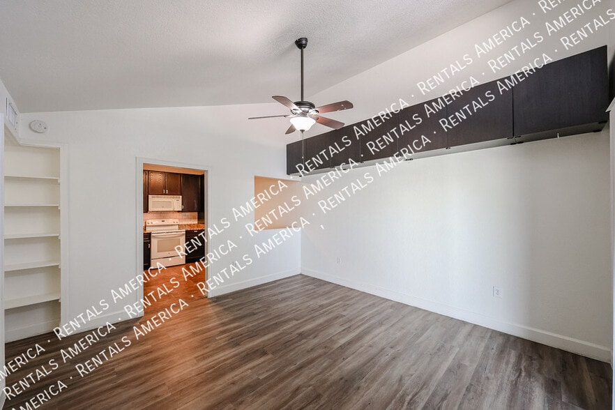 Building Photo - 712 N Santa Barbara