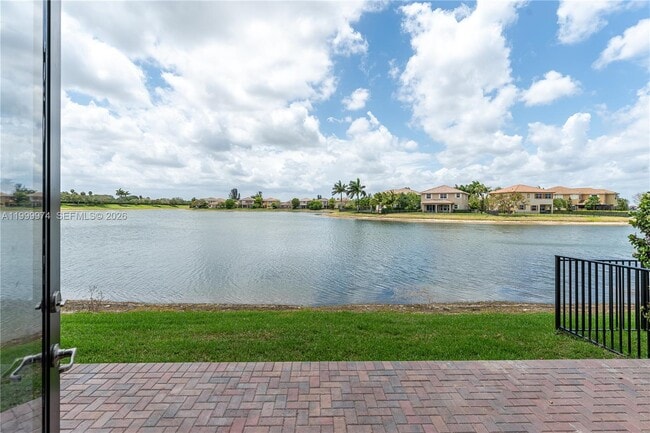 Building Photo - 8435 Lakeview Trail