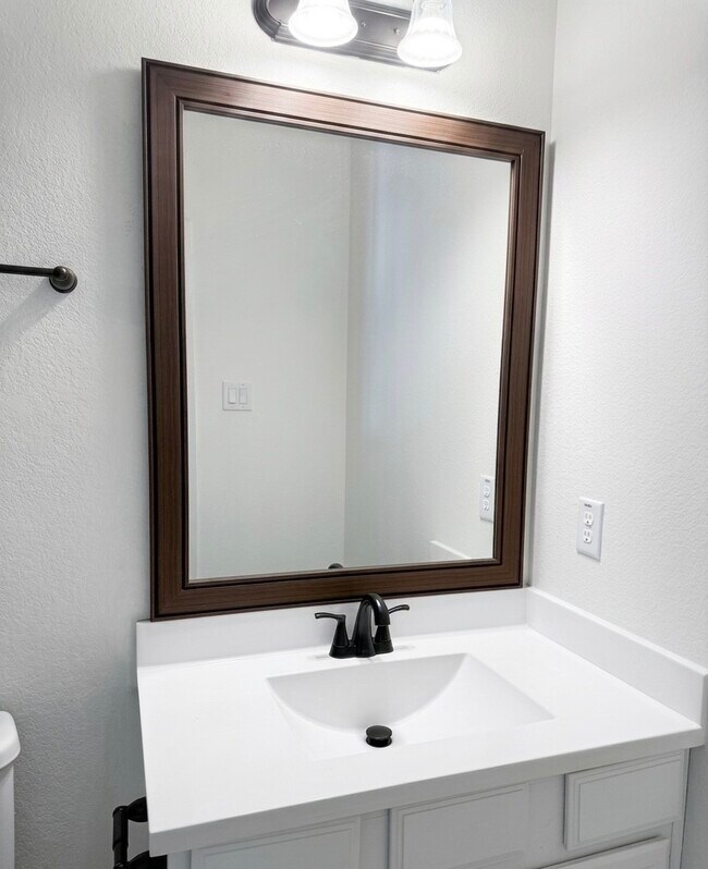 Building Photo - 28627 Rolling Ridge Dr