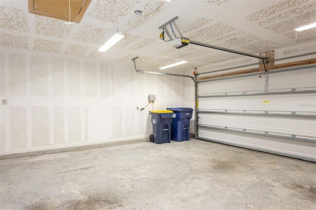 Building Photo - "Charming 3-Bedroom Home with 2 Baths and ...