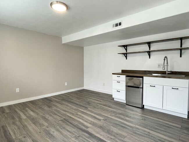 Building Photo - 3037 S Red Pine Dr
