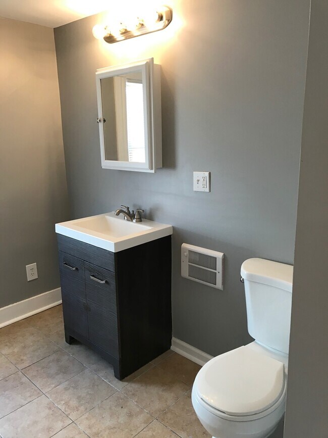 Building Photo - 353 Poplar St