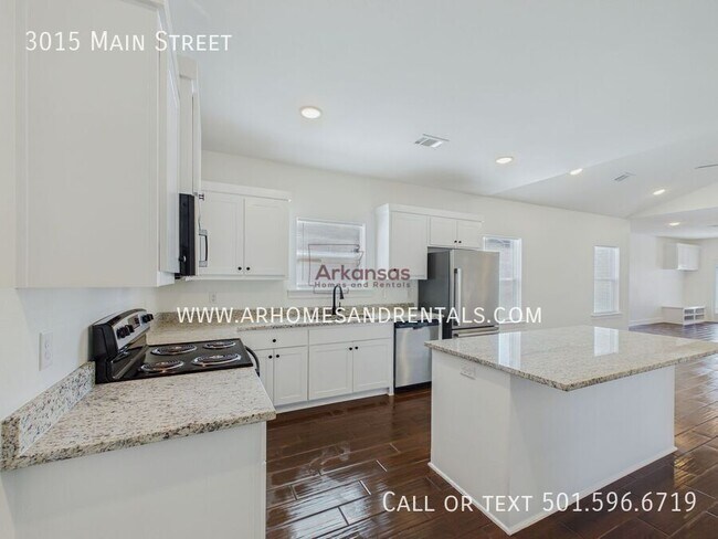 Building Photo - 3015 Main St