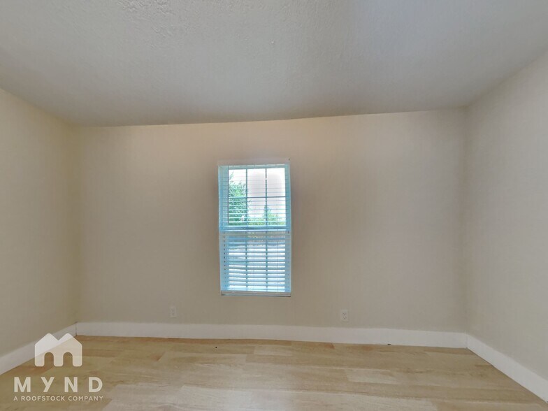 Building Photo - 115 Fredonia St