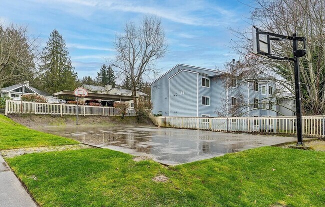 Building Photo - Beautifully Maintained condo Renton!