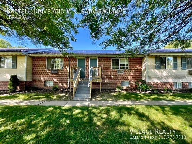 Building Photo - 51 W Clearview Dr