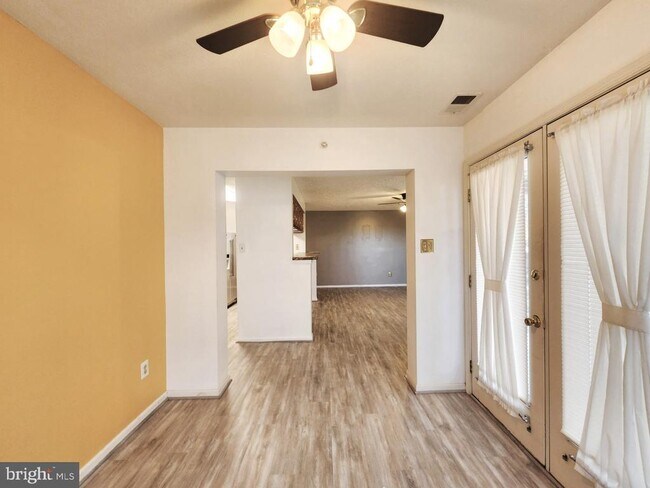 Building Photo - 13 Locust Path Ct