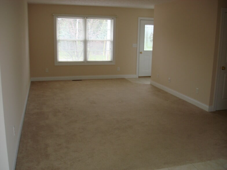 Building Photo - 1073 W Cook Rd