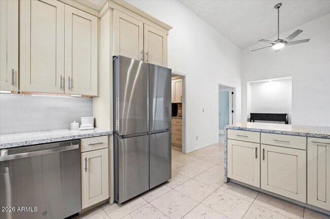 Building Photo - 7922 E Crestwood Way