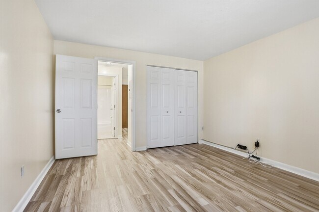 Building Photo - 209 Great Rd