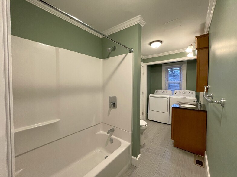 Bathroom - 625 W Church St