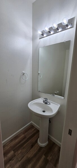 Building Photo - 18558 SW Takena Ct