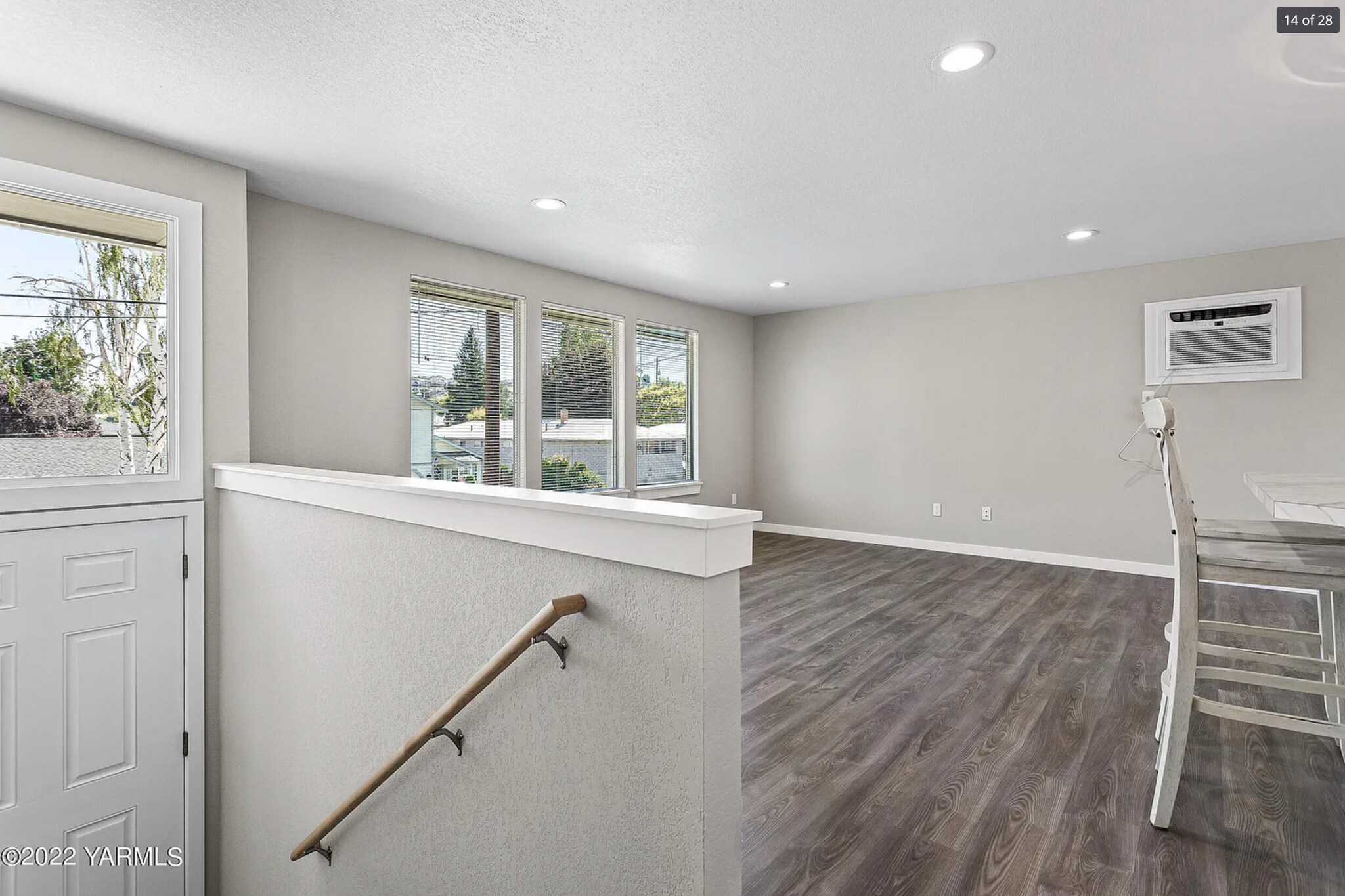 Building Photo - 709 W Cherry Ave