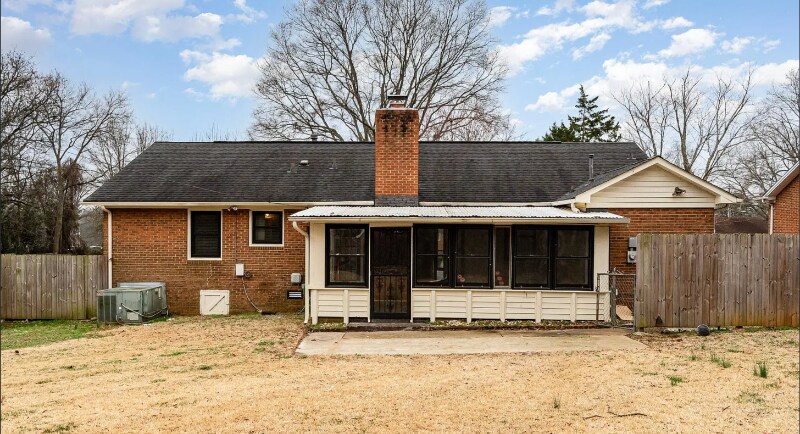 Building Photo - 4815 Carriage Dr Cir