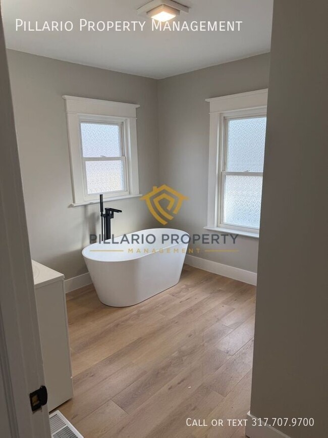 Building Photo - 323 N Lesley Ave