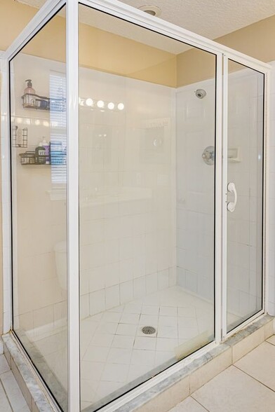 Building Photo - 1651 Hawthorne Pl