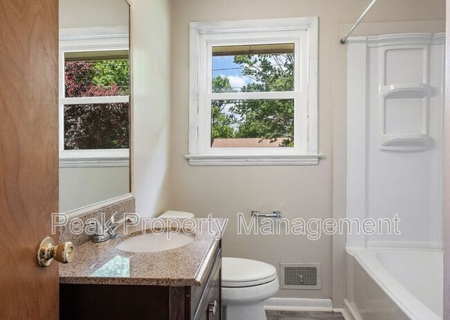 Building Photo - 1407 Northbury Ave