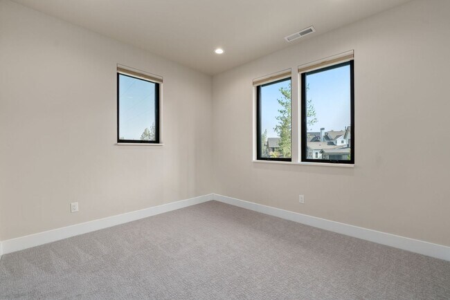 Building Photo - 2971 NW Polarstar Ave