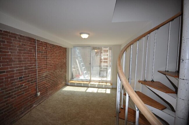 Primary Photo - 17 Warwick St