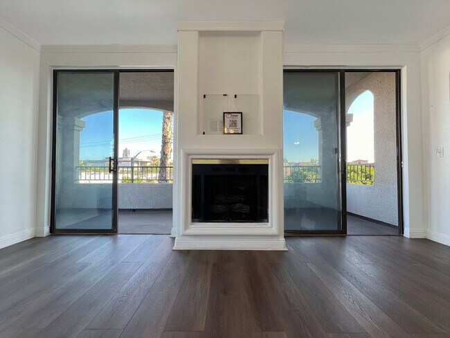 Building Photo - LB0555