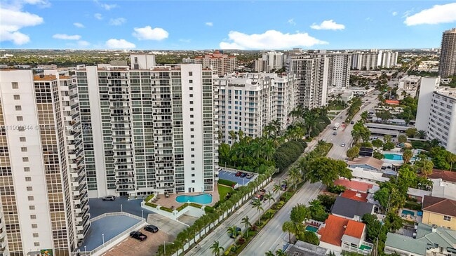 Building Photo - 2715 N Ocean Blvd