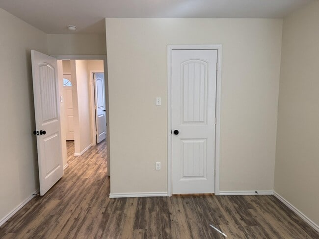 Building Photo - 321 N Sherman Ave