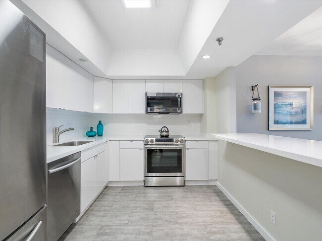 Building Photo - 9455 Collins Ave