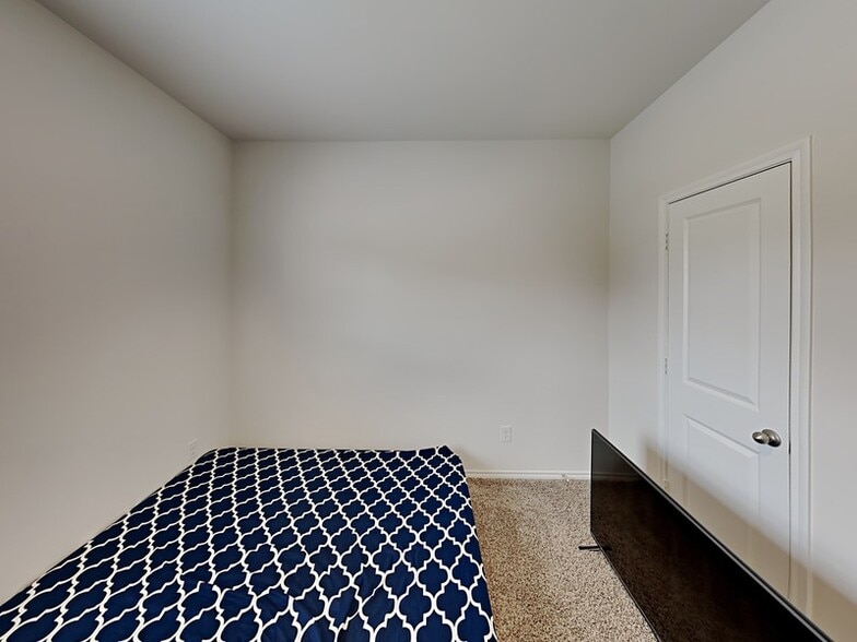 Building Photo - 713 Glover Dr