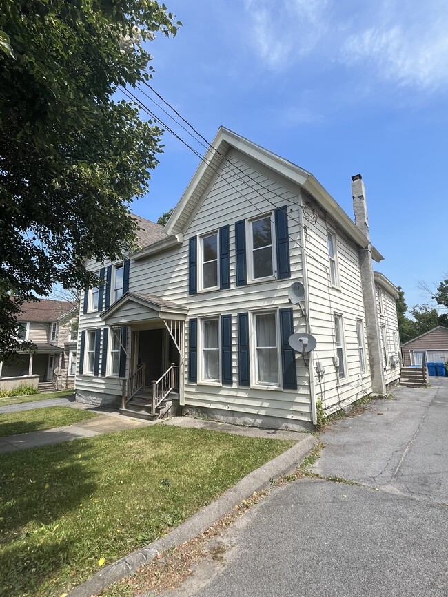 Building Photo - 416 Coffeen St