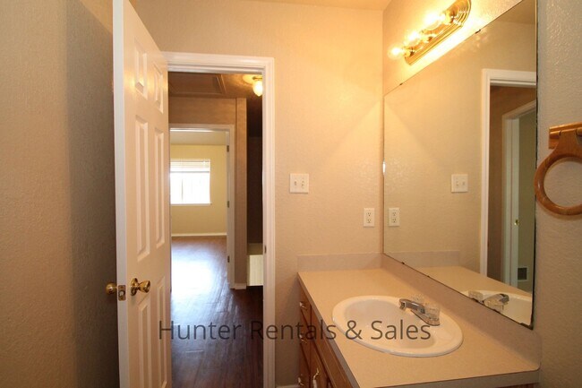 Building Photo - Fall Move!