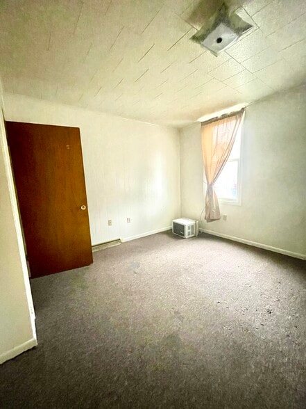 Bedroom - 219 Chestnut St