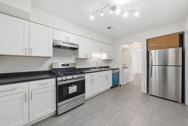 Building Photo - 5212 S Ingleside Ave