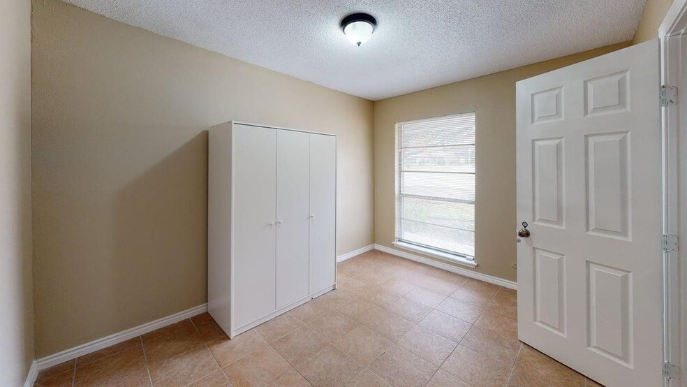 Building Photo - 3127 War Arrow Dr