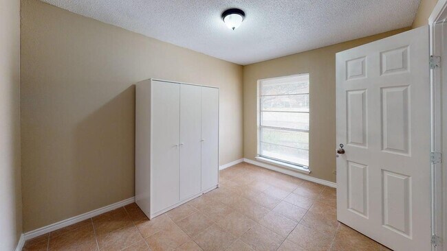 Building Photo - 3127 War Arrow Dr